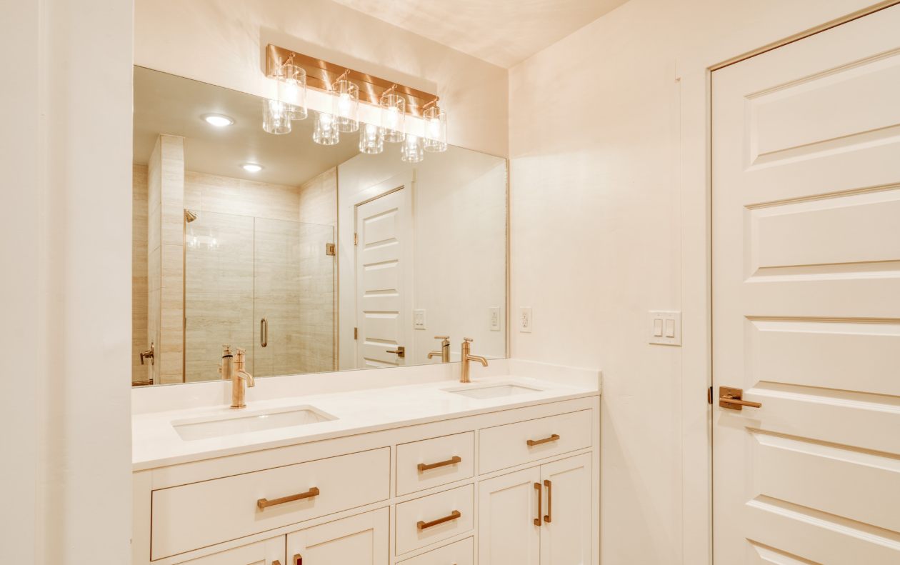 Bathroom double vanity in a Moab townhome unit